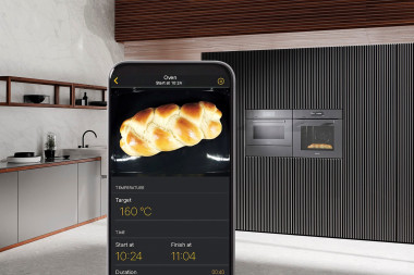 Kontrolujte své pokrmy v pečicí troubě, i když jste vzdáleni: kamera ve stěně ohřevného prostoru vám zobrazí na smartphonu nebo tabletu, jak připravovaný pokrm právě vypadá (MIELE)