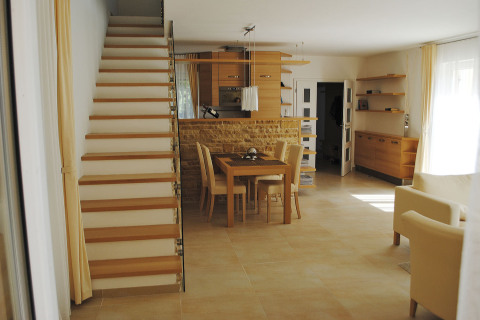 Kuchyňský kout se nachází přímo v hlavním obývacím prostoru